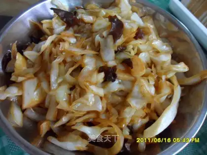 stir-fried fungus with cabbage