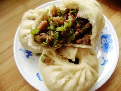 bacon and celery buns