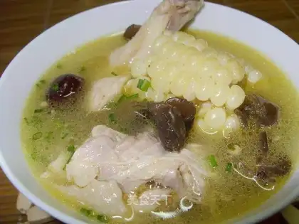 Stewed grass chicken with corn