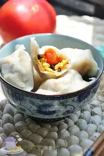 Tomato and egg dumplings