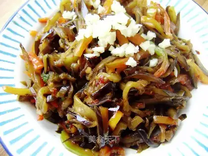 Shredded tomato with spicy sauce