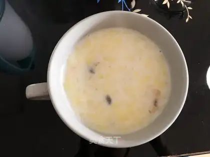 oatmeal cream and fruit porridge