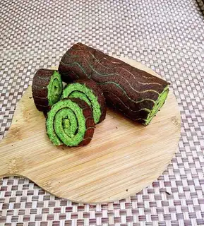 Twisted spinach rolls