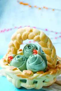 Blue rose basket