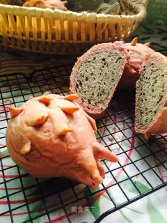 That's a fake dragon bread