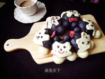Mickey squeezed bread