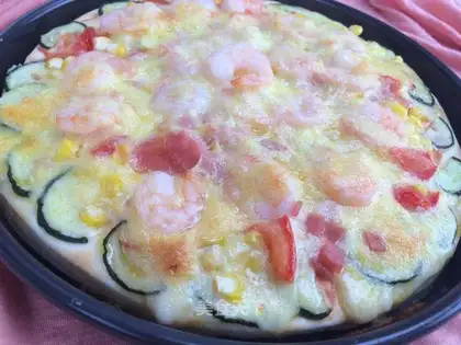 Ham shrimp pizza