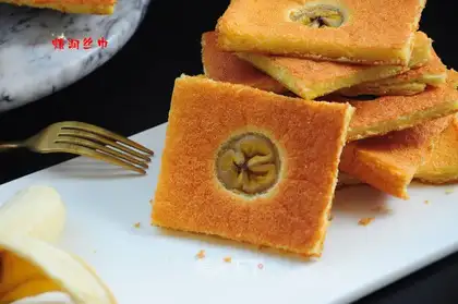 Banana chili cake