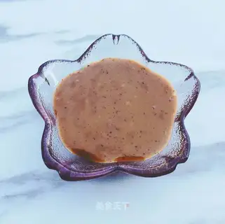 Red tea and milk sauce