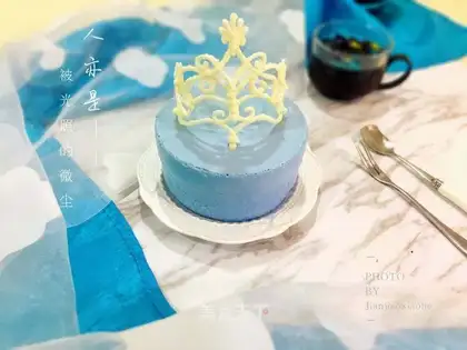 Chocolate crown mousse cake