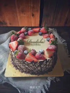 Strawberry chocolate fence cake