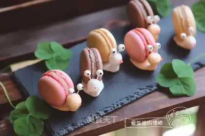 Snail macaron