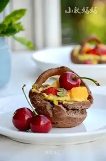 A fruit basket ice cream puff