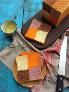 Four-colour toast