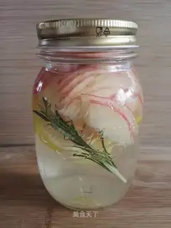 Rosemary apples