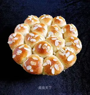 Coffee almond snack