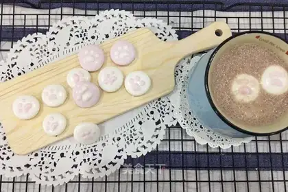 Cat claw marshmallows