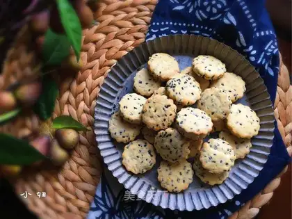 Black sesame muffin