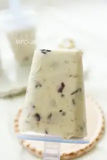 Yogurt blueberry ice cream