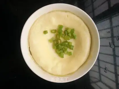 Steaming eggs