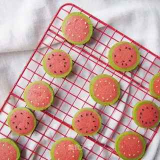 Silly watermelon crackers