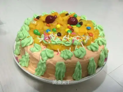 Sun-color cream cake