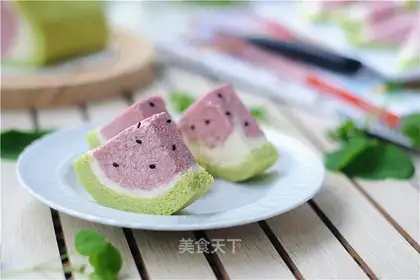 Watermelon cake rolls