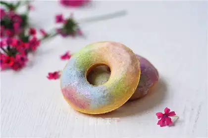 Vegetable juice rainbow donuts