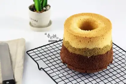 Three-color twilight cake