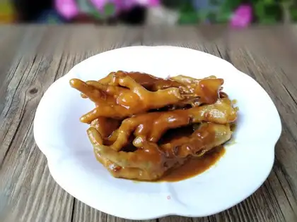 Curry chicken claws