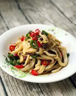 The peppers tore the apricot mushrooms
