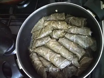 Grape leaves, chicken rolls