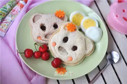 Bear toast box