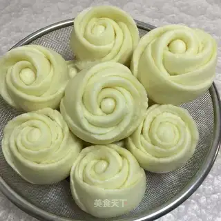 Milky rose buns
