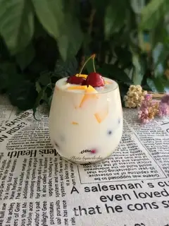 Fruit yogurt cup