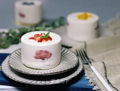 Cherry strawberry mousse
