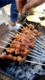 A gravy of charcoal