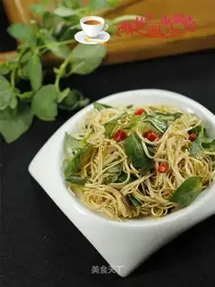 The mustard sprouts