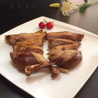 Pretzel water makes duck legs