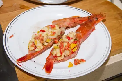 Red shrimp vegetable salad stings