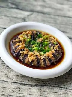 It's a garlic steam box