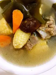 The soup of the pig's bones