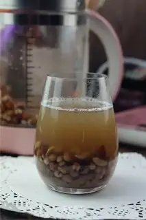 Red bean rice lily soup