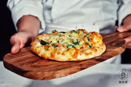 Autumn tuna pizza