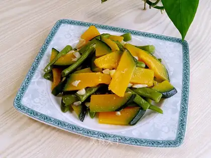 Peaches fried Japanese pumpkins