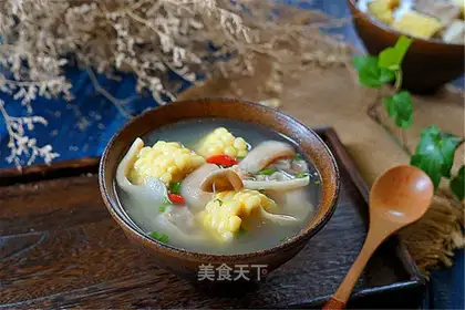 Pigfoot corn soup