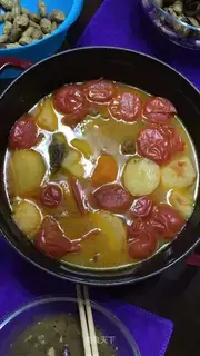 Tomato potato and cow bone soup