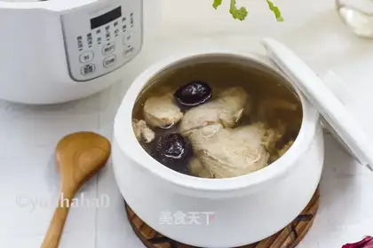 Western cucumber chicken soup