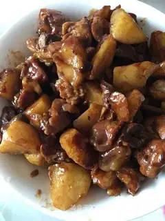 Chicken leg and potatoes