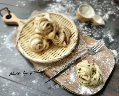 Five onion rolls